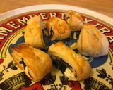 A picture of step 5 of Spinach and cream cheese wellingtons.