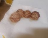 Foto del paso 2 de la receta: Pintxo de mini burger de cerdo y pollo con queso Mahon