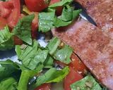 Foto del paso 5 de la receta: Chorizo al plato con radicheta, tomate y ajo