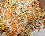 Foto langkah ke 6 dari resep Pastel Bihun Sayur (Adonan Tanpa Telur).