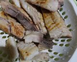 Foto langkah ke 1 dari resep Ikan pari asap cabe hijau.