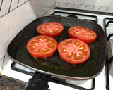 Foto del paso 6 de la receta: Chuletas de cerdo en salsa de cebolla y tomate a la plancha