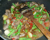 Foto langkah ke 5 dari resep Tumis Ati Ampela Buncis Pedas Manis.