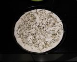 Foto del paso 4 de la receta: Pizza de cebolla y ají verde