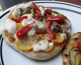 Foto del paso 9 de la receta: Pizzas🍕de vegetales🥗en pan turco🍕