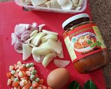 A picture of step 1 of Tomyam Fried Rice.