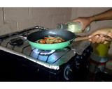 Foto del paso 16 de la receta: Guarnición de verduras salteadas con lomo de cerdo mechado 🔥