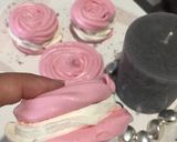 Une image de l'étape 5 de Meringue rose chantilly.