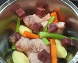 Foto del paso 2 de la receta: Caldo de pollo con jamón y verduras
