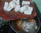 Foto langkah ke 3 dari resep Dua Menu: Tahu Ayam Kukus dan Sop Ayam Tahu.