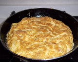 Foto del paso 7 de la receta: Tortilla española y bolitas de chorizo natural