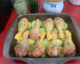 Foto del paso 2 de la receta: Muslos de pollo con patatas al horno