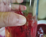 Foto langkah ke 3 dari resep Korean Strawberry Milk.