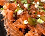 Foto del paso 2 de la receta: Salmón ahumado con encurtidos