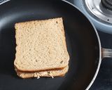 A picture of step 3 of Pizza Vegetables sandwich.