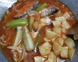 Foto langkah ke 1 dari resep Sarden Kentang Belimbing Wuluh.