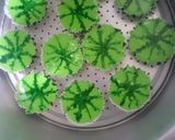 Foto langkah ke 3 dari resep Blooming cupcakes (bolu kukus mekar).
