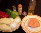 Foto del paso 1 de la receta: Salmon a la vizcaína en colchón de papa y cebolla