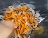 Foto langkah ke 1 dari resep Udang kunyit baput.