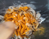 Foto langkah ke 1 dari resep Udang kunyit baput.