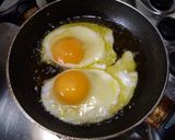 A picture of step 6 of Spaghetti with eggs, tomatoes and olives.
