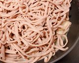 Hình bước làm 3 của món Mì Soba Chestnut Sốt Phô Mai Xanh Gorgonzola, Táo & Sò Điệp