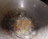 Foto langkah ke 3 dari resep Mie Goreng Tomat.