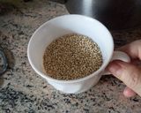 Foto del paso 1 de la receta: Revuelto de quinoa con gulas y espárragos verde en conserva