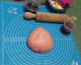 Foto langkah ke 4 dari resep Donat Bomboloni Stroberi.