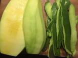 Món ăn vặt tốt cho sức khoẻ: trái cây cắt thanh dài và miếng nhỏ bước làm 3 hình