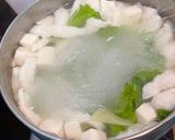 Foto langkah ke 2 dari resep Soup Tahu Sayur Selada.