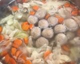 Foto langkah ke 1 dari resep Sup Sayur Bakso (frozen).
