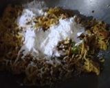 A picture of step 2 of Maggi pizza.