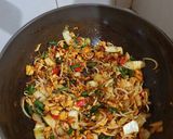 Foto langkah ke 5 dari resep Orak-arik telur sawi putih kacang panjang tauge with chili oil.