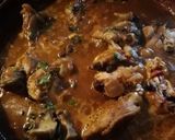 Foto del paso 2 de la receta: Patitas de cerdo con frijoles negros