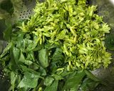 Hình bước làm 2 của món Canh cua nấu hoa thiên lý và mùng tơi