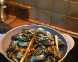 Foto langkah ke 4 dari resep Kerang Ijo Saus Padang.
