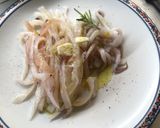 Foto del passaggio 2 della ricetta Linguine con calamari e datterini