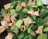 Foto langkah ke 3 dari resep Tumis Pokcoy Tahu Saus Tiram.