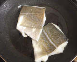 Foto del paso 5 de la receta: Bacalao o merluza en crema de pimientos con patatas a mi manera