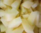 आलू शिमला मिर्च की सब्जी (aloo shimla mirch ki sabzi recipe in Hindi) रेसिपी चरण 1 फोटो