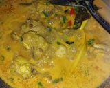 Foto langkah ke 7 dari resep Ayam santen bumbu kuning.