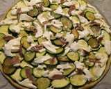 Foto del paso 4 de la receta: Tarta salada de hojaldre integral con calabacín, mozzarella y anchoas