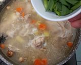 Foto langkah ke 4 dari resep Sup Ayam Rempah.