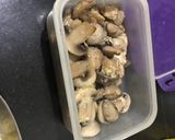 A picture of step 4 of Creamy garlic mushroom.