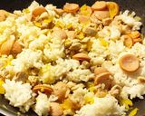 Foto langkah ke 1 dari resep Sausage Tuna Baked Rice.
