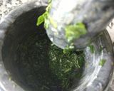 Foto del paso 2 de la receta: Pesto de albahaca en mortero