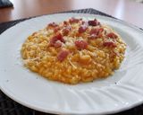 Foto del passaggio 8 della ricetta Risotto zucca mantovana, speck e habanero