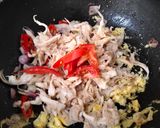 Foto langkah ke 3 dari resep Tumis Jamur Tiram Orek Telur.