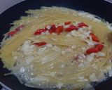Foto langkah ke 5 dari resep One Pan Spaghetti Aglio Olio.